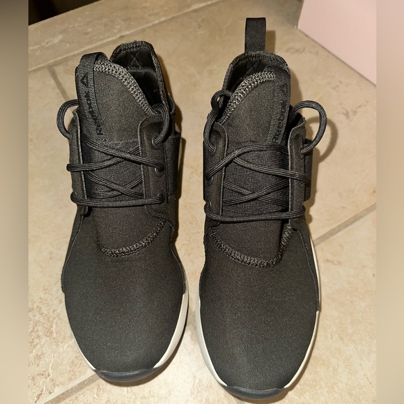 Reebok turn zone running shoes black white cream girls women’s size US 6.5 - Picture 3 of 5